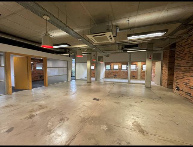 320M² OFFICE TO LET IN BRYANSTON